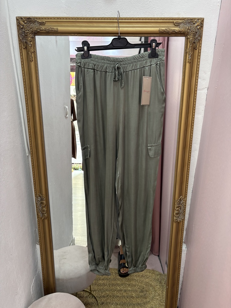 Pantalón cargo satén
